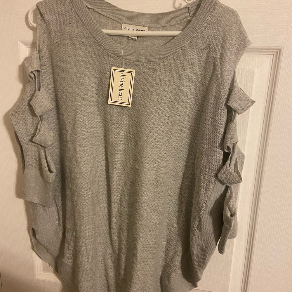 Grey shirt with cut out sleeves